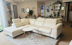 Relaxing Hobart Retreat, Stylish 2-Bed Apartment